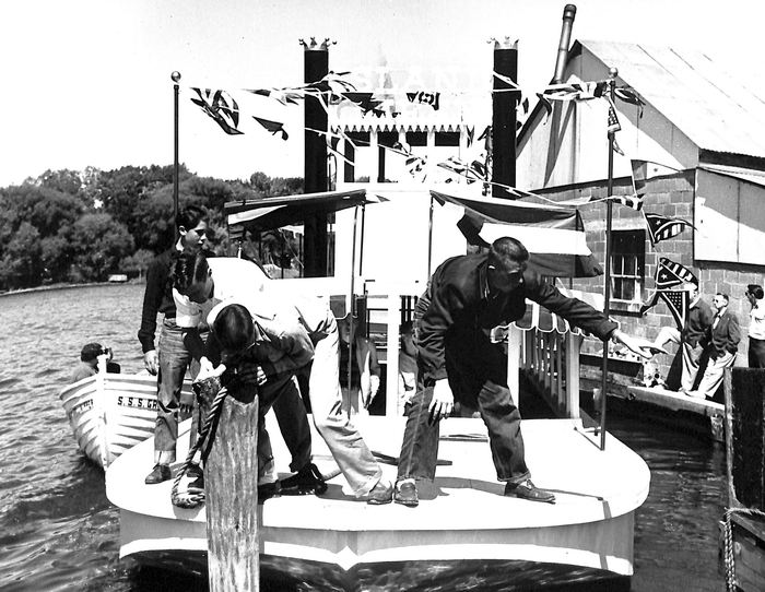 Star of Saugatuck Boat Cruises - Postcard